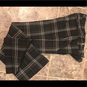NY & Co Black/White plaid Dress Pant - size 4